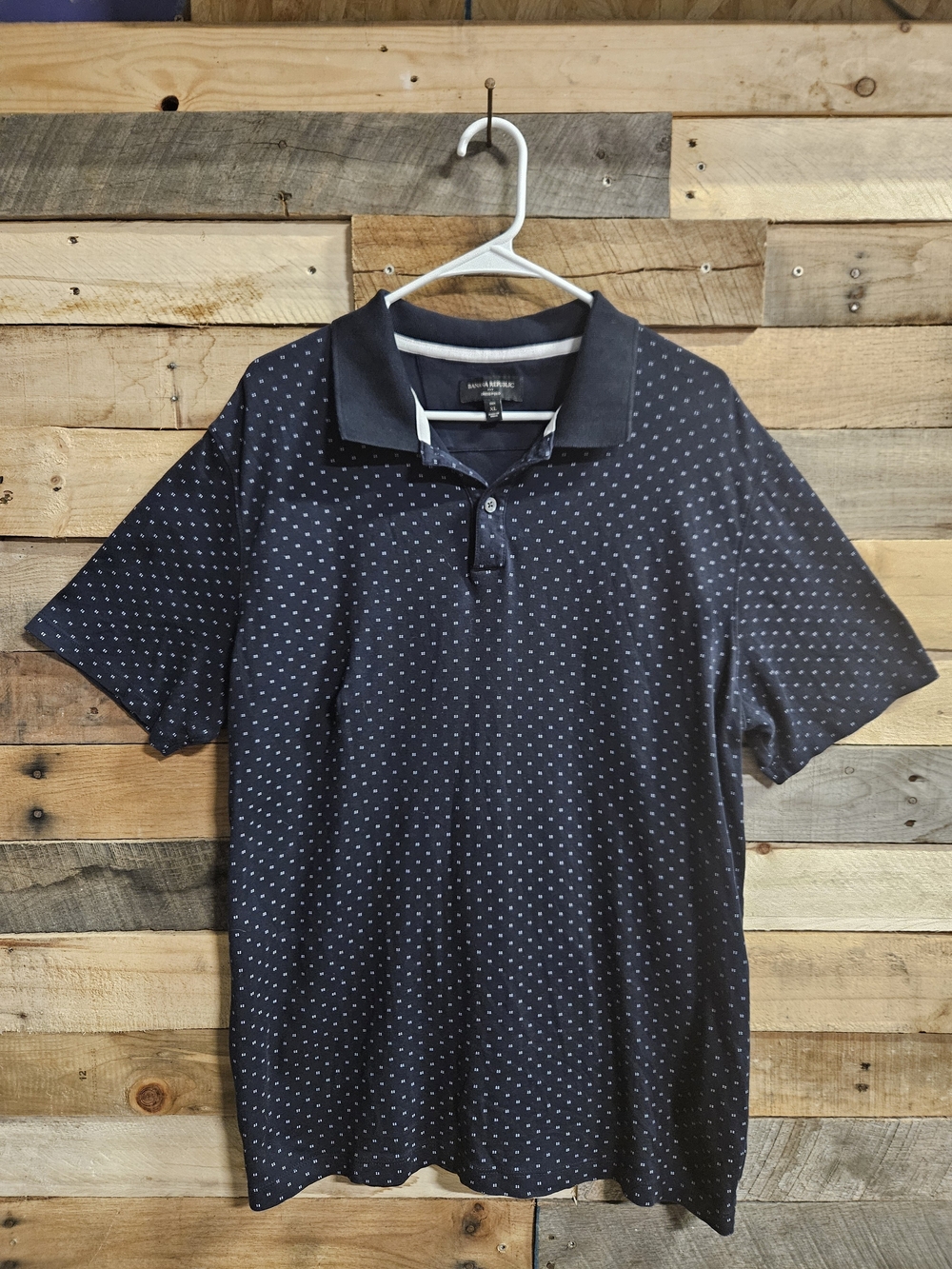 Bananna Republic Men’s Navy Polo with White Micro Dot Pattern